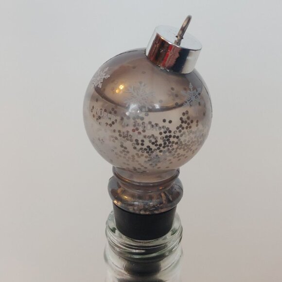 RARE Robert Mondavi Private Selection Snow Globe Wine Bottle Topper Christmas - Picture 8 of 10